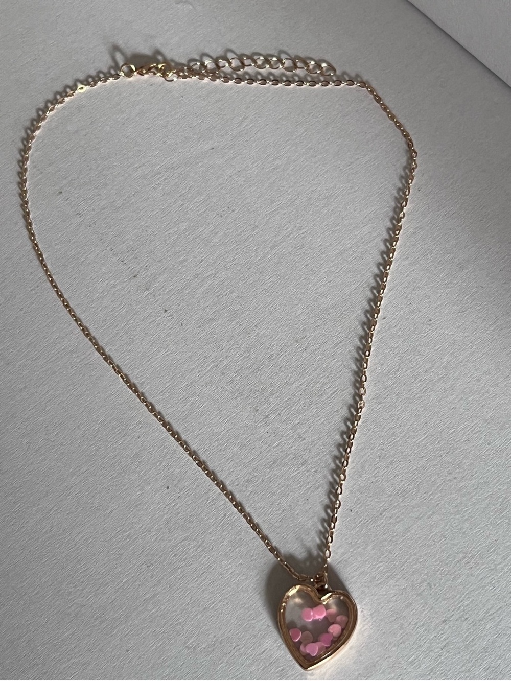 💖 Gold-Tone Floating Pink Heart Confetti Shaker Necklace
